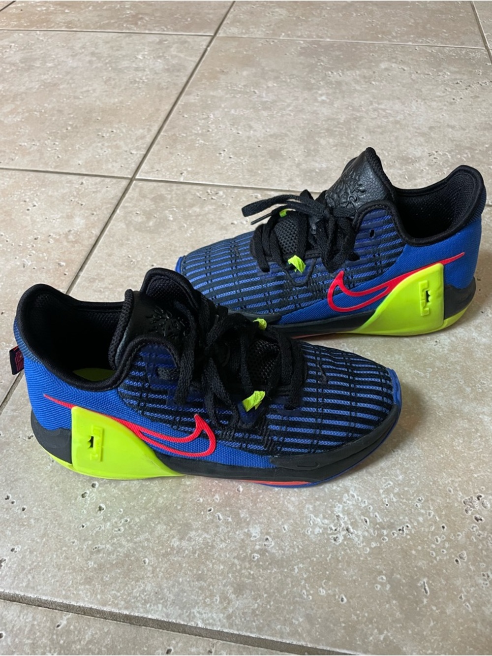 Nike Kids LeBron Witness Sneakers